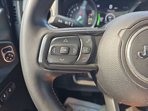 Used 2024 Jeep Wrangler Unlimited w/ Convenience Group AWD/4WD image 17