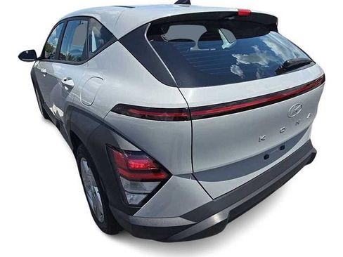 Used 2025 Hyundai Kona SE FWD image 6