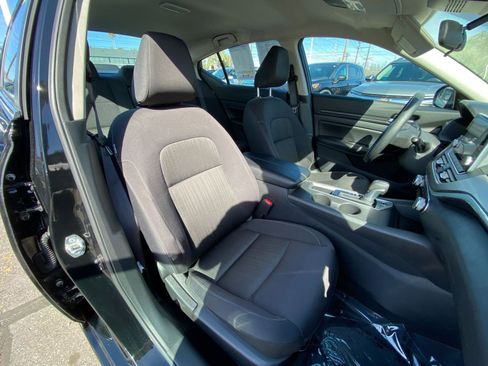 Used 2025 Nissan Altima 2.5 SV image 36