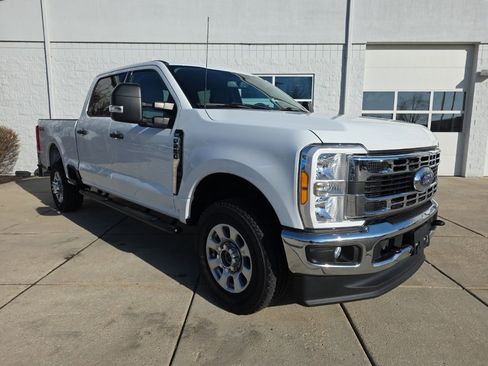 Used 2023 Ford F250 XLT image 3