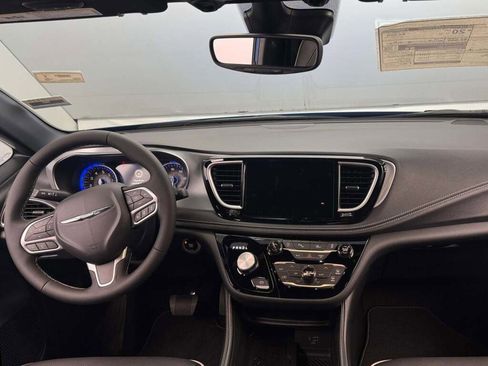 New 2026 Chrysler Pacifica Limited image 20