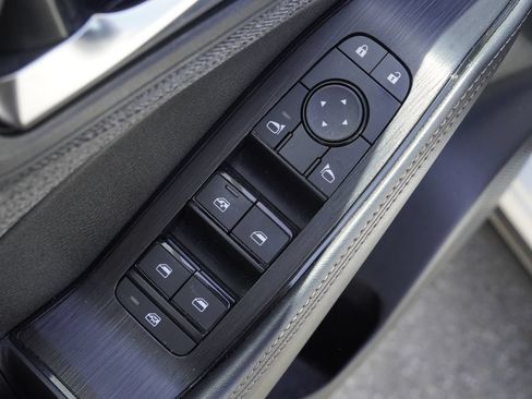 Used 2023 Nissan Rogue SV FWD image 9
