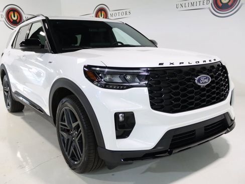 Used 2025 Ford Explorer ST-Line w/ Premium Package image 22