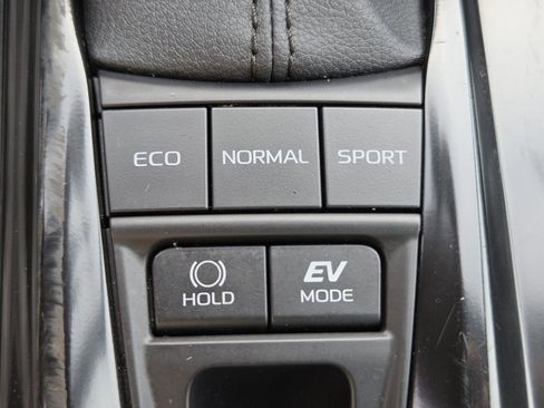 Used 2025 Toyota Camry SE image 6