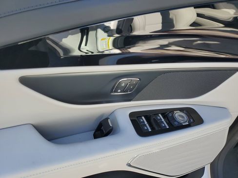 New 2026 Lincoln Nautilus Premier AWD/4WD image 18