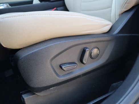 Used 2020 Ford Edge SE AWD/4WD image 13