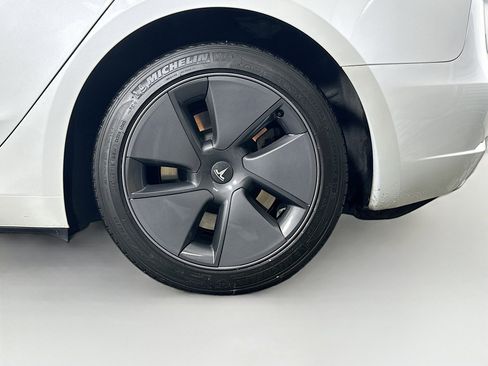 Used 2023 Tesla Model 3 Standard Range image 11
