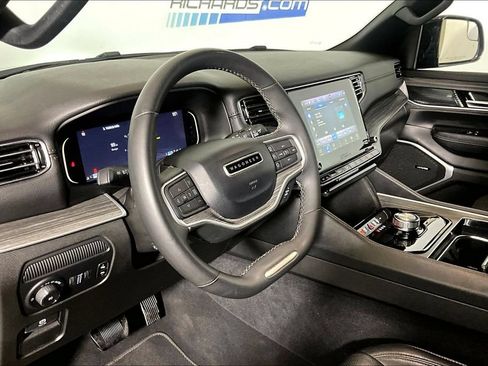 Used 2024 Jeep Wagoneer Series II w/ Flexible Seating Group RWD image 10