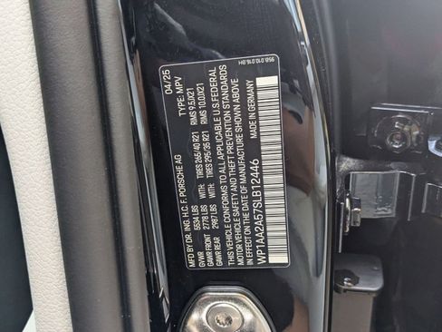 Used 2025 Porsche Macan image 30