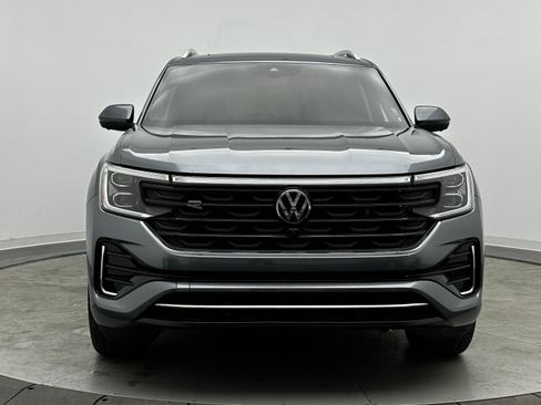 Used 2024 Volkswagen Atlas SEL Premium R-Line image 2