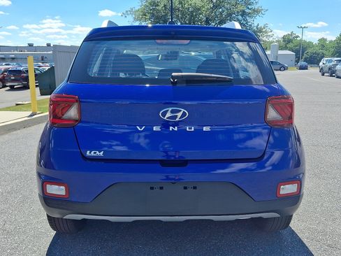 Used 2025 Hyundai Venue SEL FWD image 6
