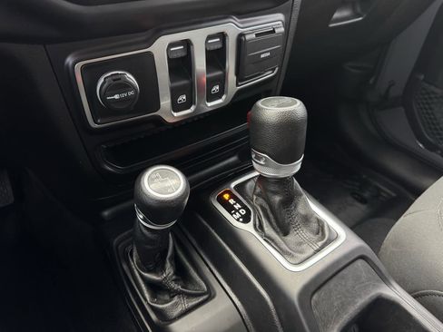 Used 2020 Jeep Wrangler Sport image 23