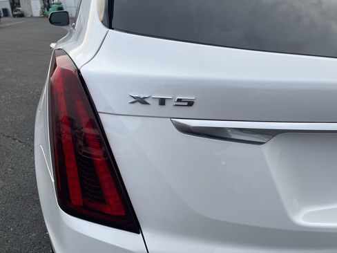 Used 2021 Cadillac XT5 Premium Luxury image 32