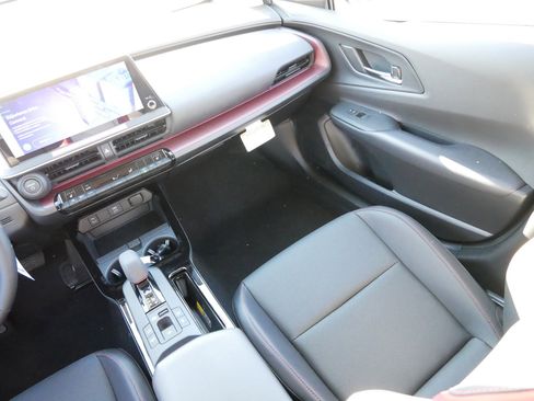 Certified 2026 Toyota Prius Plug-In Hybrid image 11