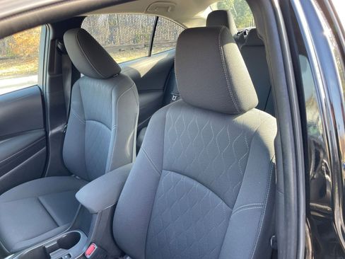 Used 2025 Toyota Corolla LE image 34