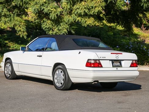 Used 1995 Mercedes-Benz E 320 Convertible image 36