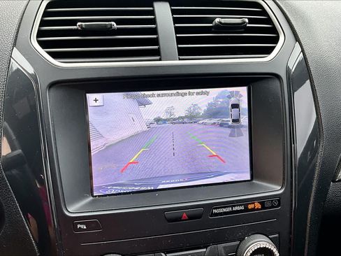 Used 2019 Ford Explorer XLT w/ Equipment Group 202A FWD image 29