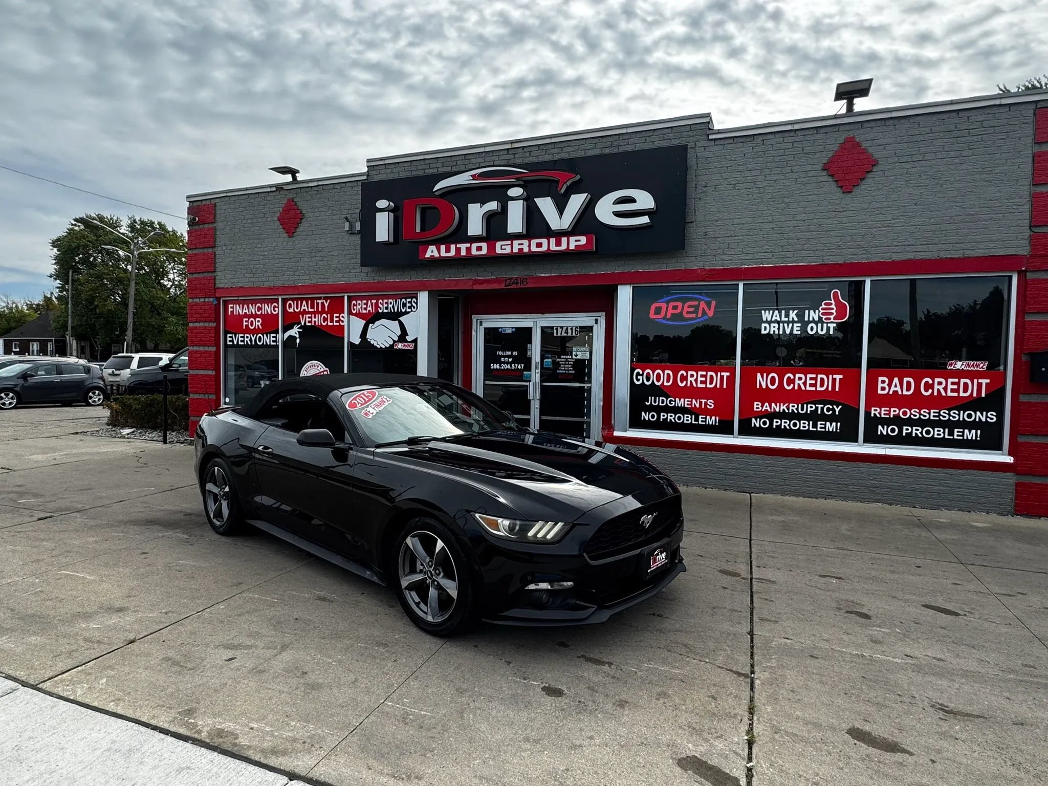 Used 2015 Ford Mustang Convertible w/ Equipment Group 051A RWD image 21