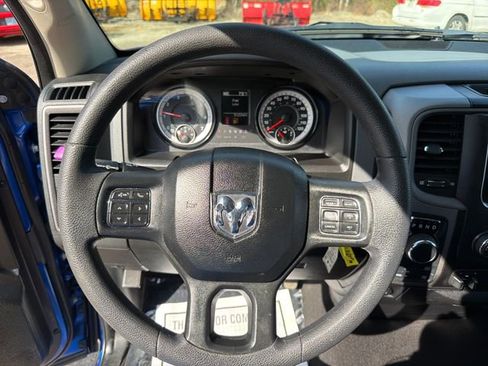 Used 2018 RAM 1500 Express AWD/4WD image 15