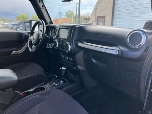 Used 2013 Jeep Wrangler Unlimited Sahara w/ Dual Top Group AWD/4WD image 16
