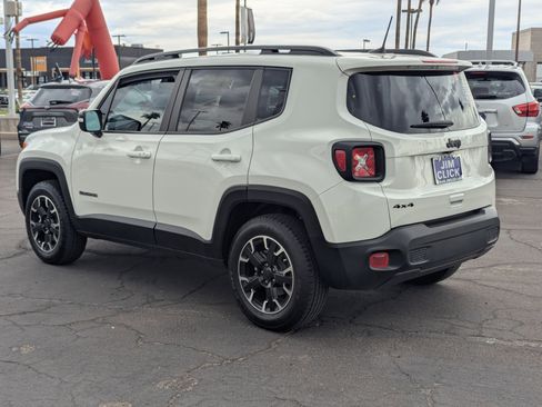 Used 2023 Jeep Renegade Latitude image 4