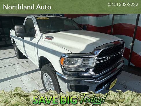 Used 2024 RAM 2500 Tradesman w/ Chrome Appearance Group AWD/4WD image 6