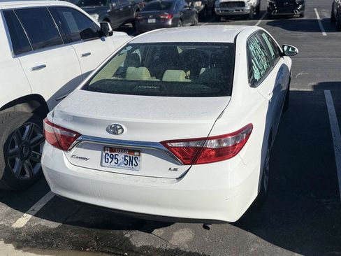 Used 2015 Toyota Camry image 3