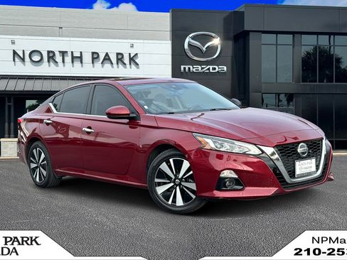 Used 2019 Nissan Altima 2.5 SV image 1