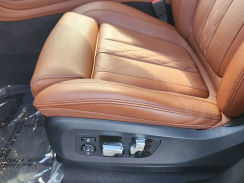 Certified 2025 BMW X7 M60i image 17