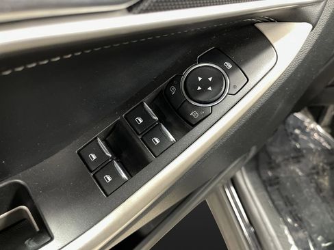 Used 2023 Ford Explorer XLT AWD/4WD image 28
