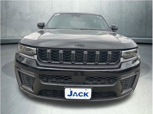 New 2026 Jeep Grand Cherokee L Limited w/ Limited Altitude Package AWD/4WD image 9