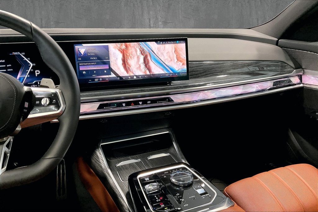 Used 2026 BMW 750e xDrive AWD/4WD image 10