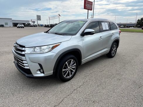 Used 2018 Toyota Highlander XLE FWD image 3