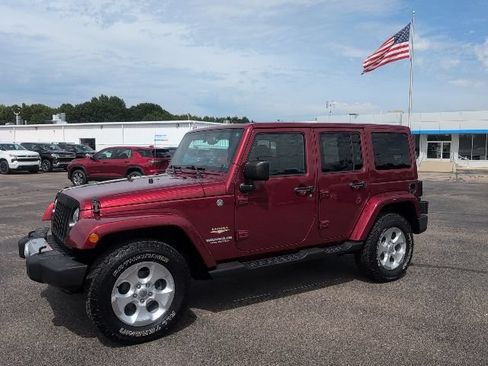 Used 2013 Jeep Wrangler Unlimited Sahara w/ Connectivity Group AWD/4WD image 2