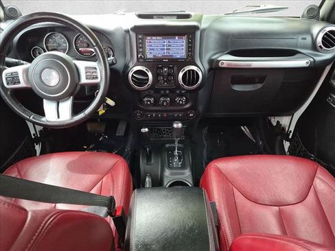 Used 2013 Jeep Wrangler Unlimited Rubicon AWD/4WD image 23