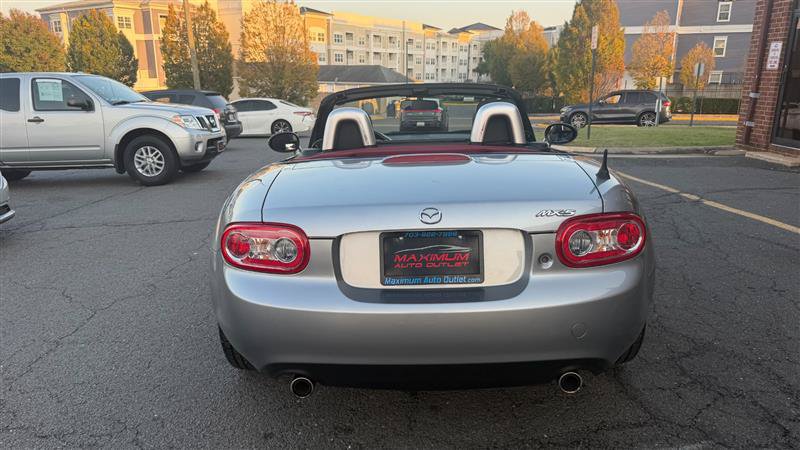 Used 2012 MAZDA MX-5 Miata Sport w/ Convenience Pkg RWD image 9