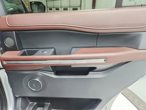 Used 2024 Ford Expedition Limited image 43
