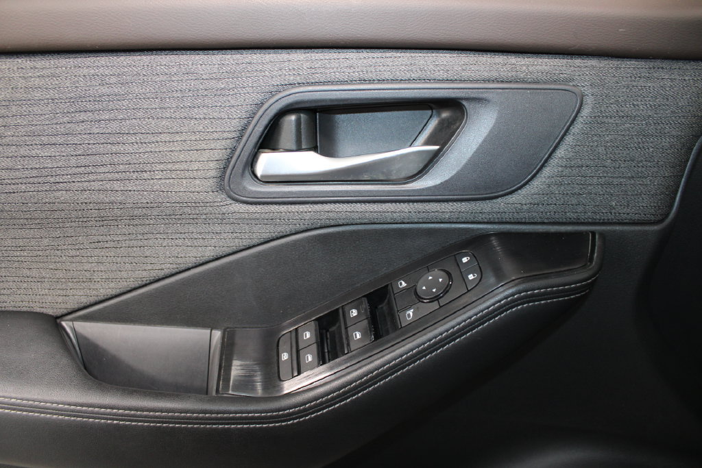 Used 2023 Nissan Rogue SV AWD/4WD image 37