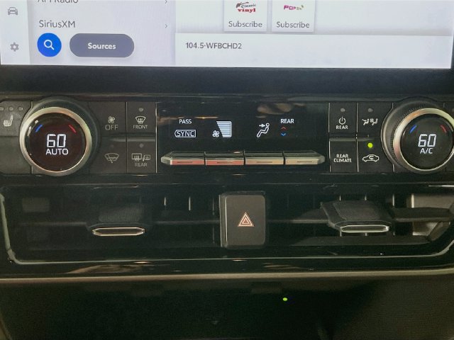 Used 2023 Toyota Highlander Bronze Edition FWD image 16