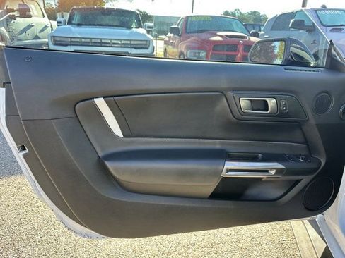 Used 2022 Ford Mustang Shelby GT500 w/ Carbon Fiber Track Pack image 11