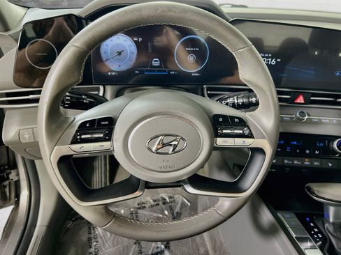 Used 2023 Hyundai Elantra SEL w/ Convenience Package FWD image 11