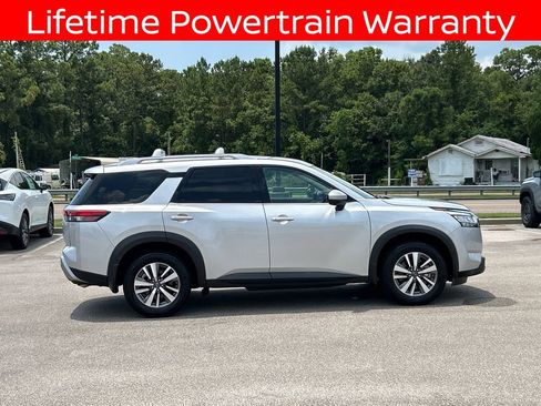 Used 2024 Nissan Pathfinder SL FWD image 8