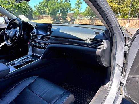 Used 2019 Honda Accord Touring image 16