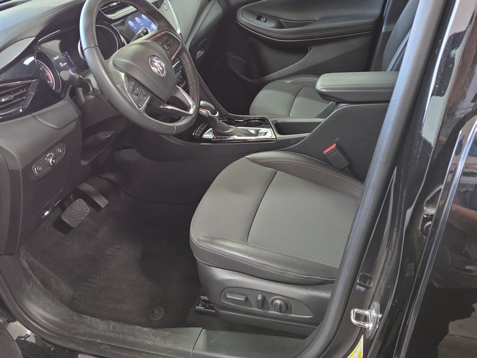 Used 2023 Buick Encore GX Preferred w/ Cold Weather Comfort Package AWD/4WD image 10
