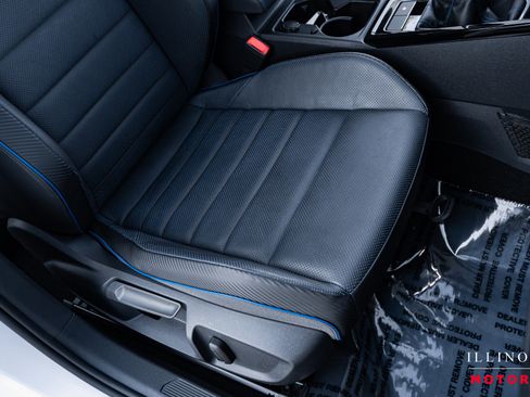 Used 2024 Volkswagen Golf R 4-Door image 38