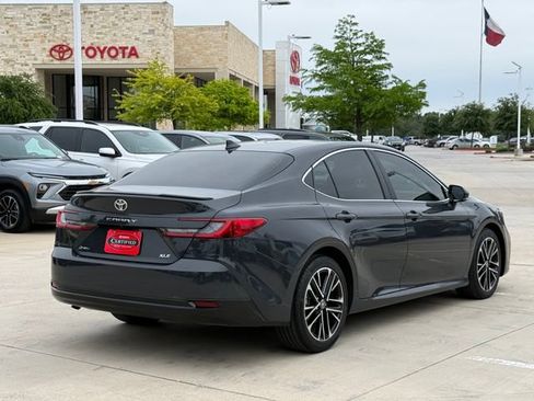 Used 2025 Toyota Camry XLE FWD image 5