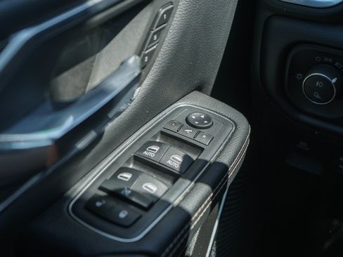Used 2020 RAM 1500 Laramie AWD/4WD image 25