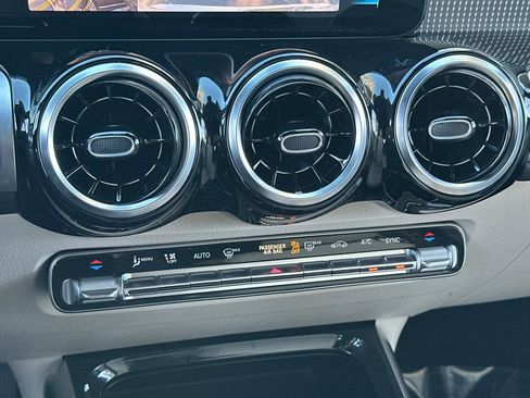 Certified 2022 Mercedes-Benz GLB 250 image 20