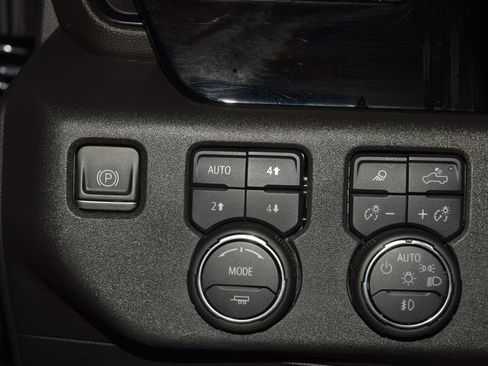 Used 2024 Chevrolet Silverado 1500 ZR2 image 35