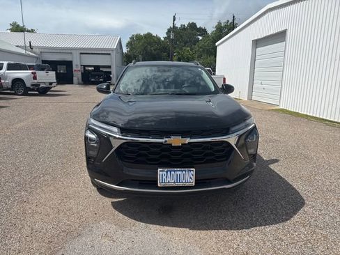 Used 2026 Chevrolet Trax LT w/ Driver Confidence Package FWD image 2